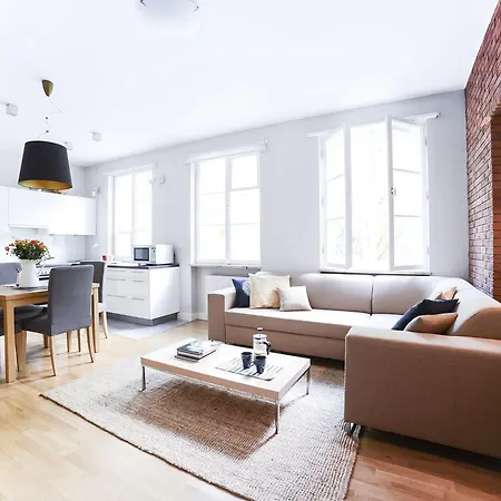 Spacious In The Old Town Apartment *