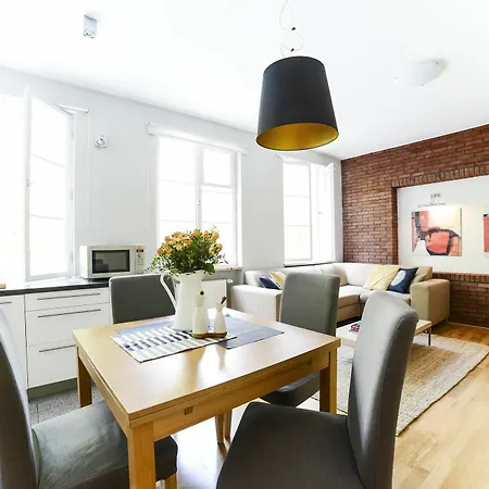 Spacious In The Old Town Apartment *
